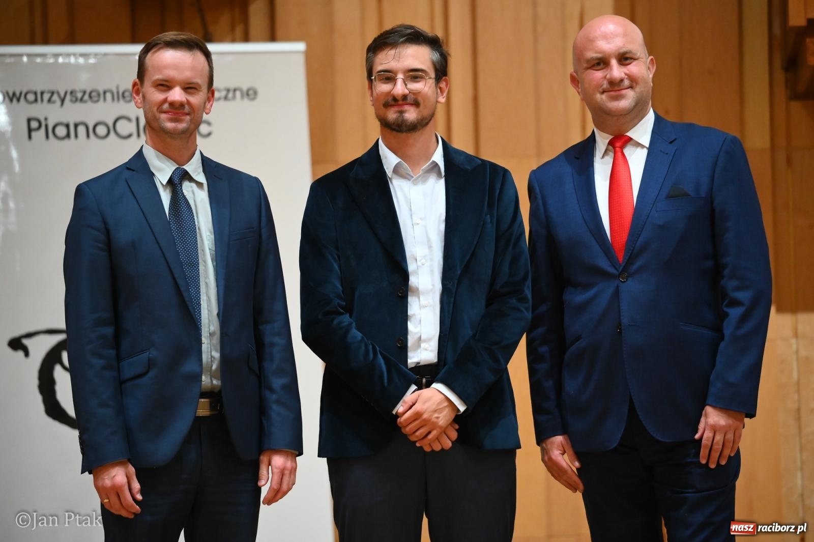 Zdjęcie w galerii na portalu naszraciborz.pl: Luca Faldelli zagrał recital fortepianowy w Raciborzu wiadomości z regionu