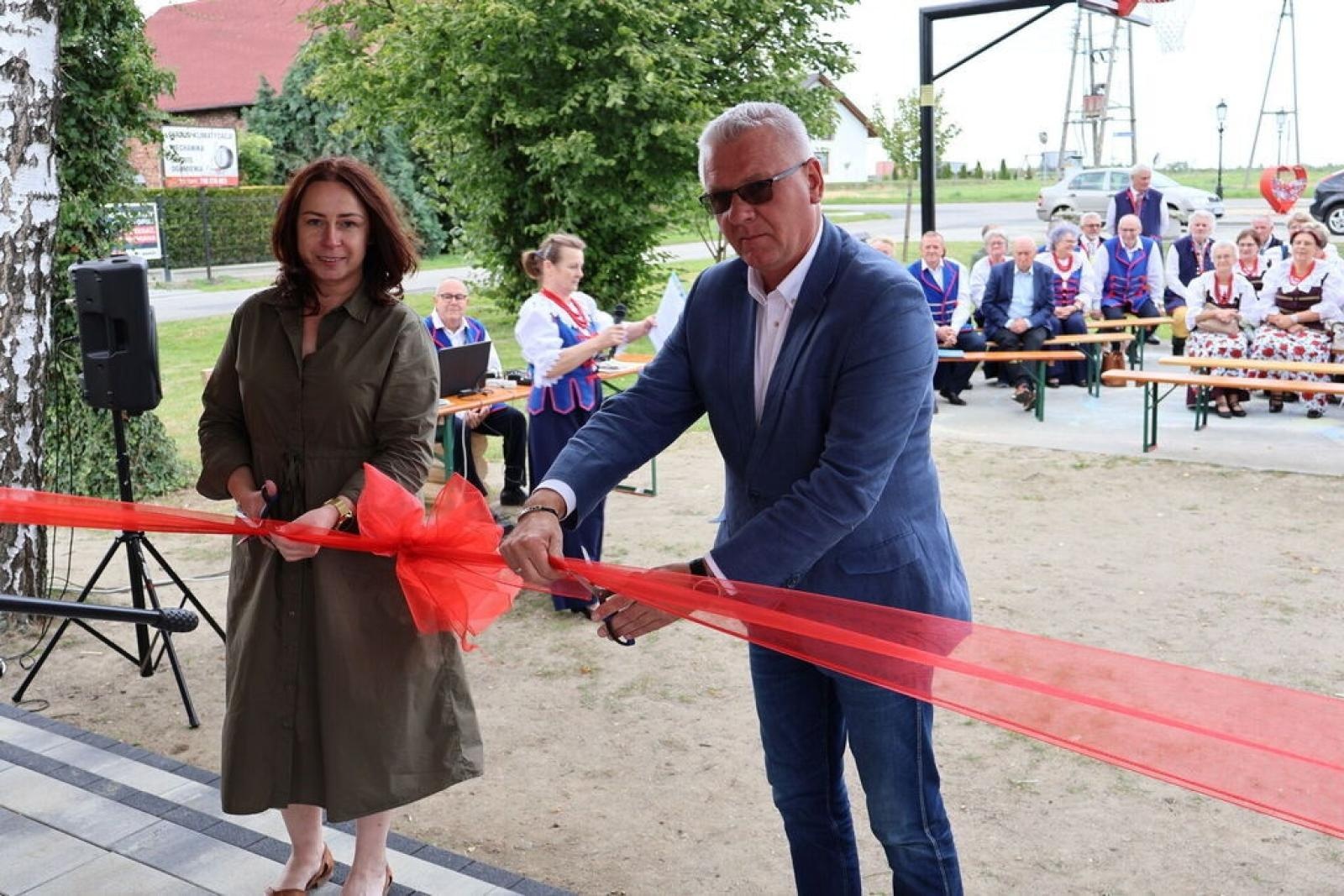 Zdjęcie w galerii na portalu naszraciborz.pl: Nowa muszla koncertowa w Łańcach oficjalnie otwarta wiadomości z regionu