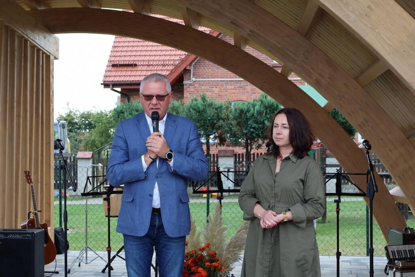 Zdjęcie w galerii na portalu naszraciborz.pl: Nowa muszla koncertowa w Łańcach oficjalnie otwarta wiadomości z regionu