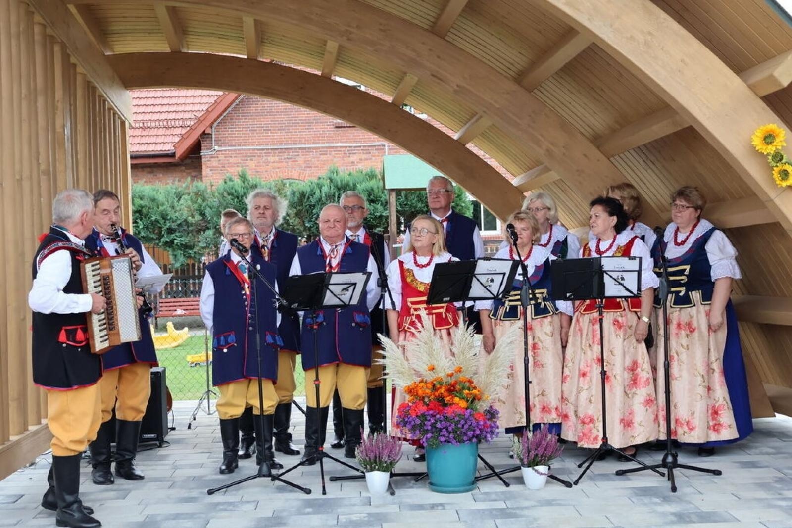 Zdjęcie w galerii na portalu naszraciborz.pl: Nowa muszla koncertowa w Łańcach oficjalnie otwarta wiadomości z regionu
