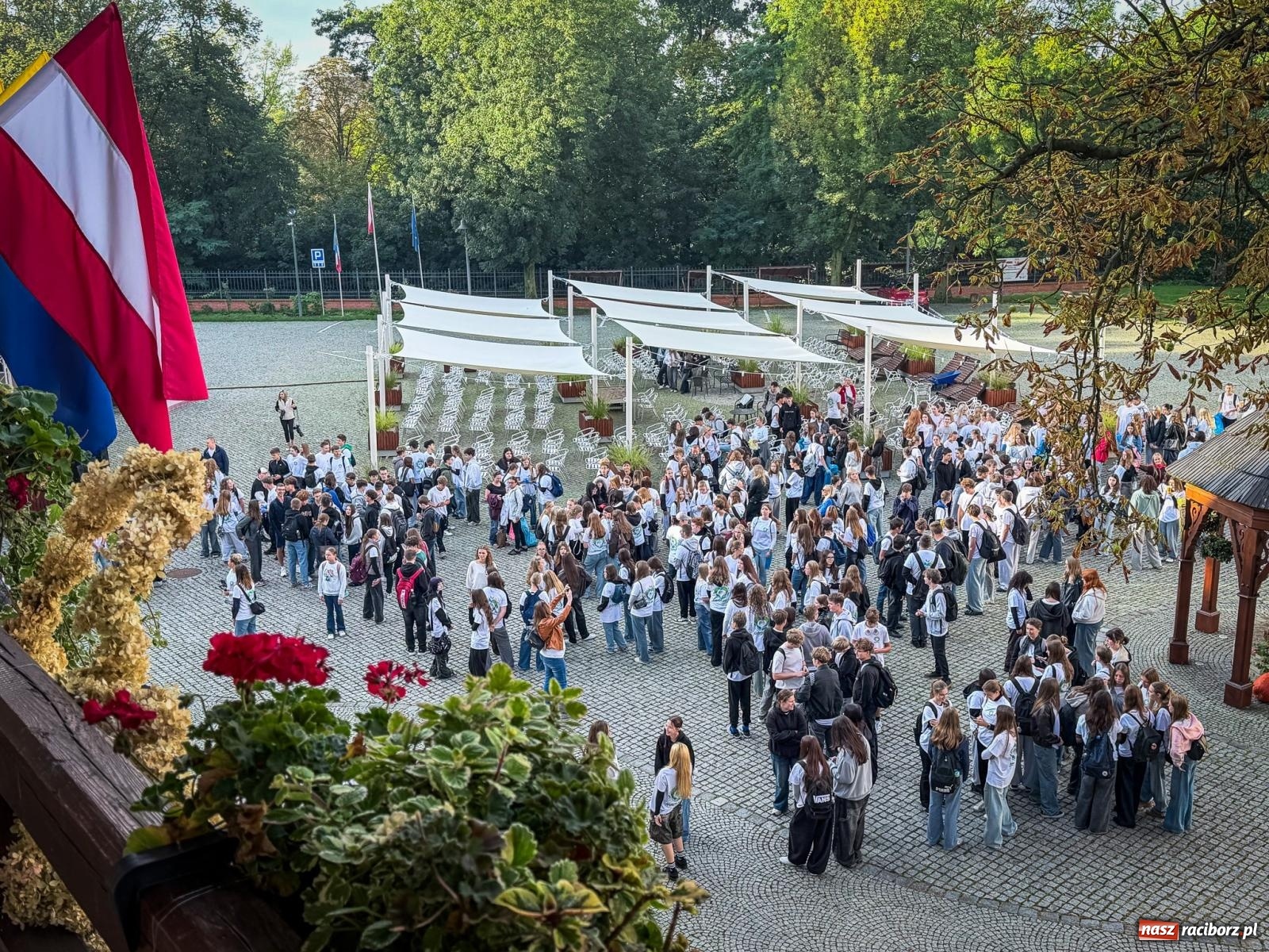 Zdjęcie w galerii na portalu naszraciborz.pl: Młodzież Powiatu Raciborskiego ruszyła sprzątać świat [FOTO i WIDEO] wiadomości z regionu