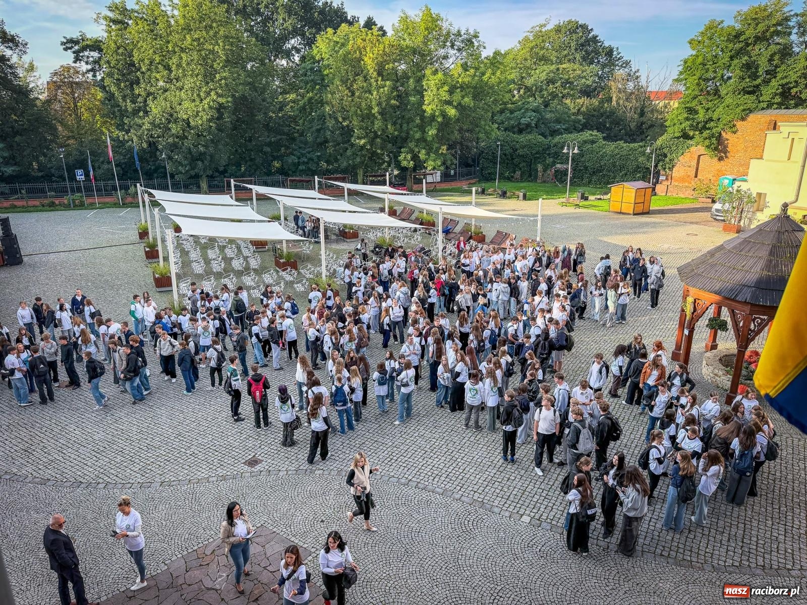 Zdjęcie w galerii na portalu naszraciborz.pl: Młodzież Powiatu Raciborskiego ruszyła sprzątać świat [FOTO i WIDEO] wiadomości z regionu