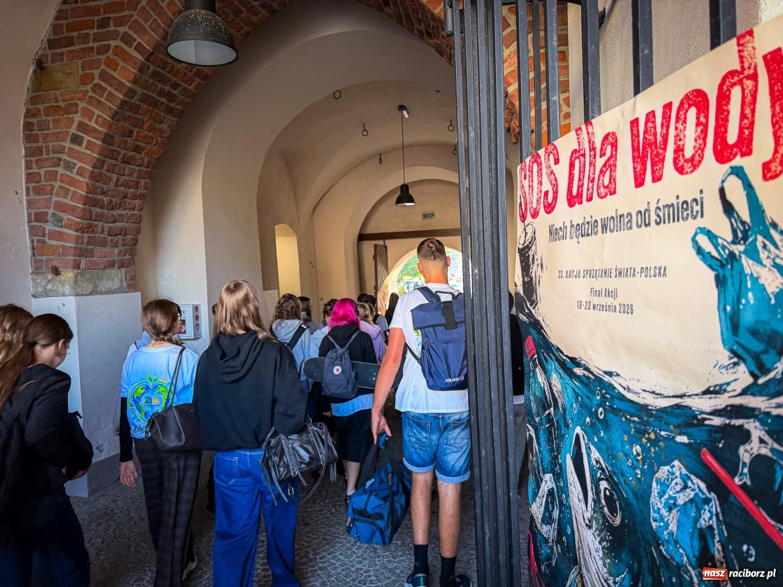 Zdjęcie w galerii na portalu naszraciborz.pl: Młodzież Powiatu Raciborskiego ruszyła sprzątać świat [FOTO i WIDEO] wiadomości z regionu