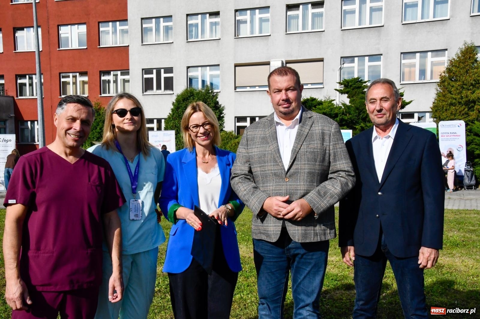 Zdjęcie w galerii na portalu naszraciborz.pl: Tłumy na dniu otwartym raciborskiej porodówki. Korytarz oddziału z trudem mieścił przyszłych rodziców wiadomości z regionu