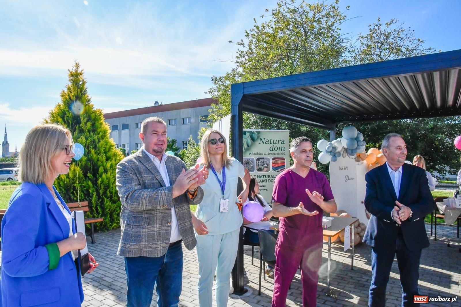 Zdjęcie w galerii na portalu naszraciborz.pl: Tłumy na dniu otwartym raciborskiej porodówki. Korytarz oddziału z trudem mieścił przyszłych rodziców wiadomości z regionu