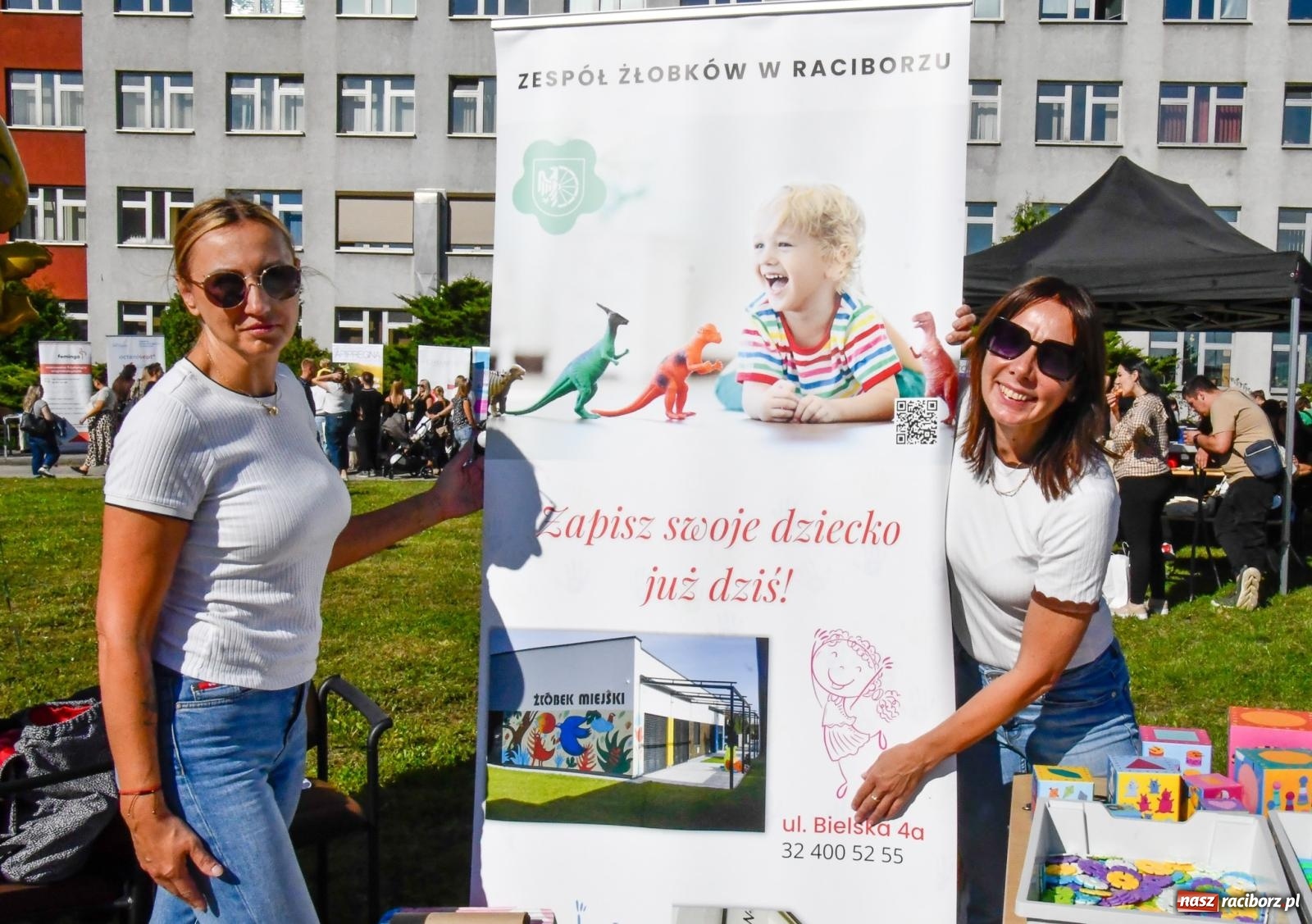 Zdjęcie w galerii na portalu naszraciborz.pl: Tłumy na dniu otwartym raciborskiej porodówki. Korytarz oddziału z trudem mieścił przyszłych rodziców wiadomości z regionu