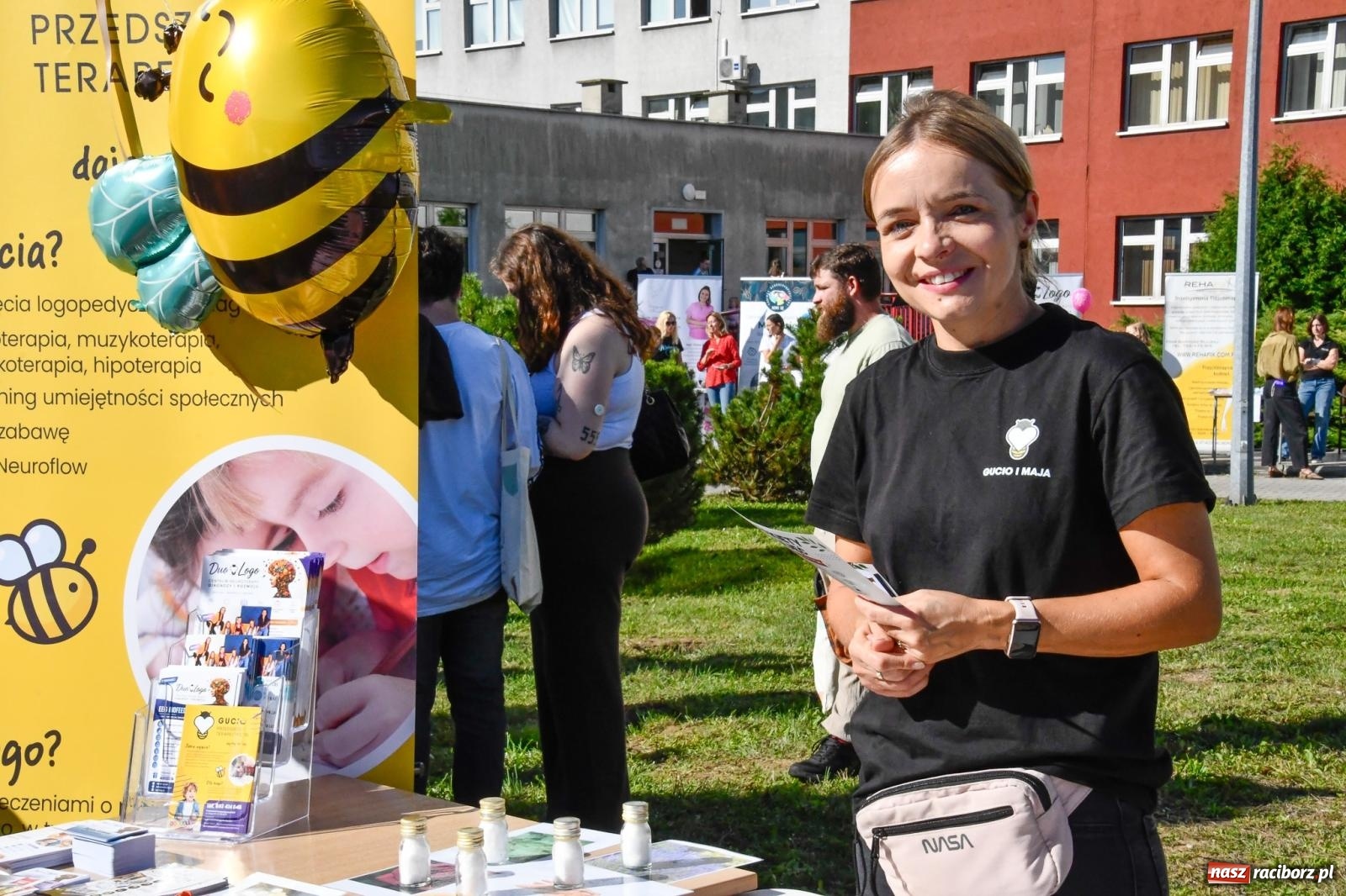 Zdjęcie w galerii na portalu naszraciborz.pl: Tłumy na dniu otwartym raciborskiej porodówki. Korytarz oddziału z trudem mieścił przyszłych rodziców wiadomości z regionu