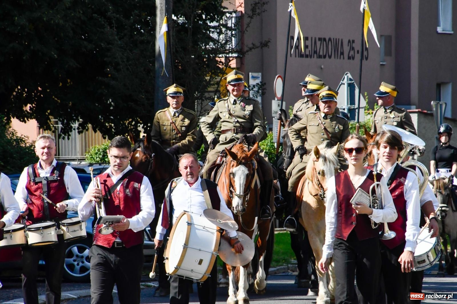 Zdjęcie w galerii na portalu naszraciborz.pl: Hubertus na Ostrogu. Konna parada przeszła ulicami Raciborza [FOTO i WIDEO] wiadomości z regionu