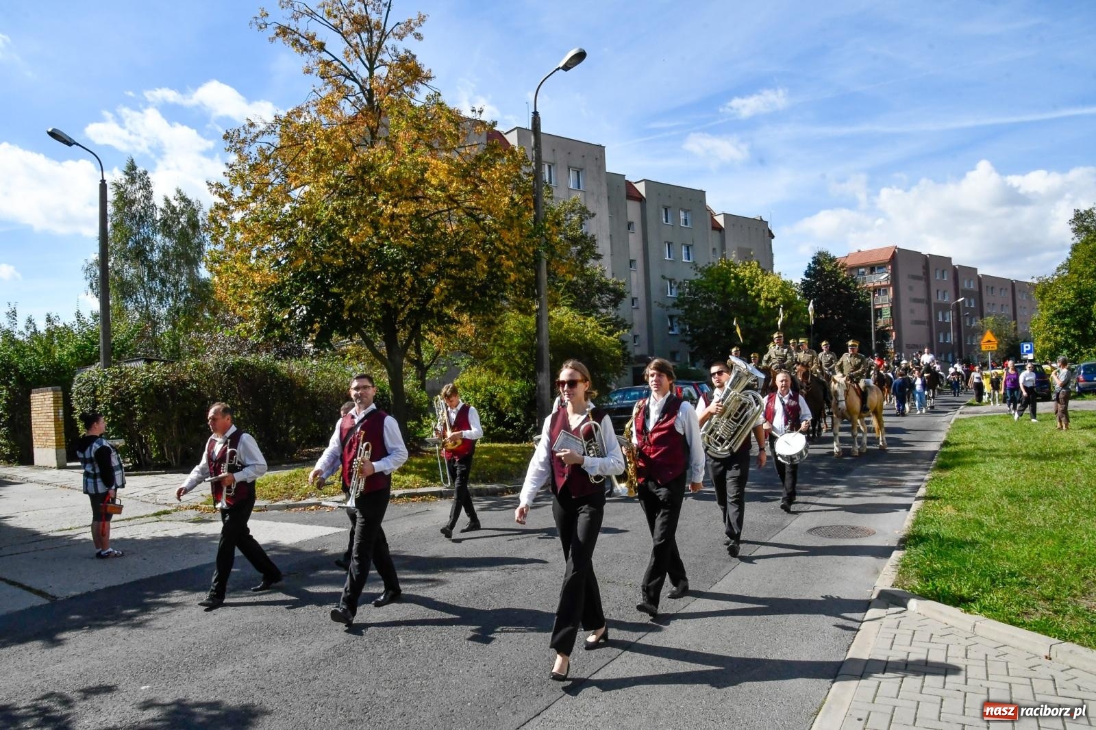Zdjęcie w galerii na portalu naszraciborz.pl: Hubertus na Ostrogu. Konna parada przeszła ulicami Raciborza [FOTO i WIDEO] wiadomości z regionu