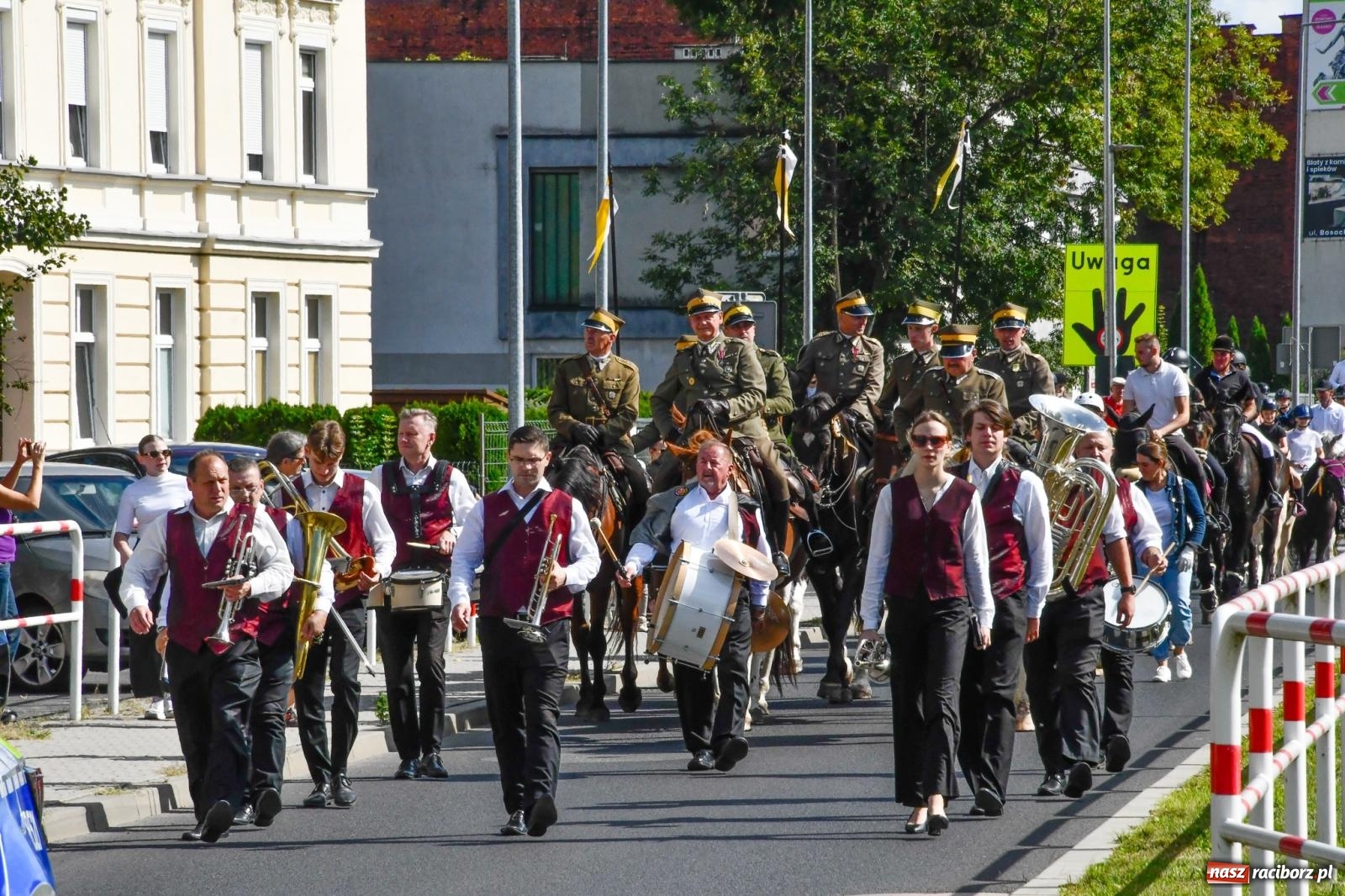 Zdjęcie w galerii na portalu naszraciborz.pl: Hubertus na Ostrogu. Konna parada przeszła ulicami Raciborza [FOTO i WIDEO] wiadomości z regionu
