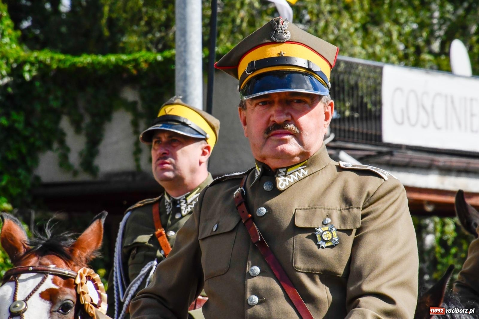 Zdjęcie w galerii na portalu naszraciborz.pl: Hubertus na Ostrogu. Konna parada przeszła ulicami Raciborza [FOTO i WIDEO] wiadomości z regionu
