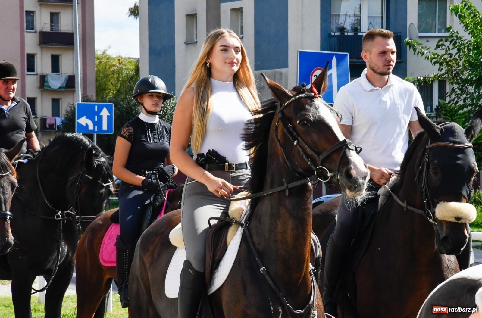 Zdjęcie w galerii na portalu naszraciborz.pl: Hubertus na Ostrogu. Konna parada przeszła ulicami Raciborza [FOTO i WIDEO] wiadomości z regionu
