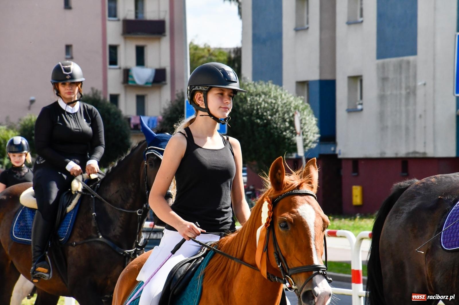Zdjęcie w galerii na portalu naszraciborz.pl: Hubertus na Ostrogu. Konna parada przeszła ulicami Raciborza [FOTO i WIDEO] wiadomości z regionu