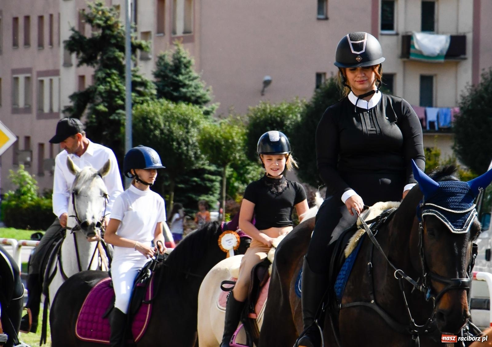 Zdjęcie w galerii na portalu naszraciborz.pl: Hubertus na Ostrogu. Konna parada przeszła ulicami Raciborza [FOTO i WIDEO] wiadomości z regionu
