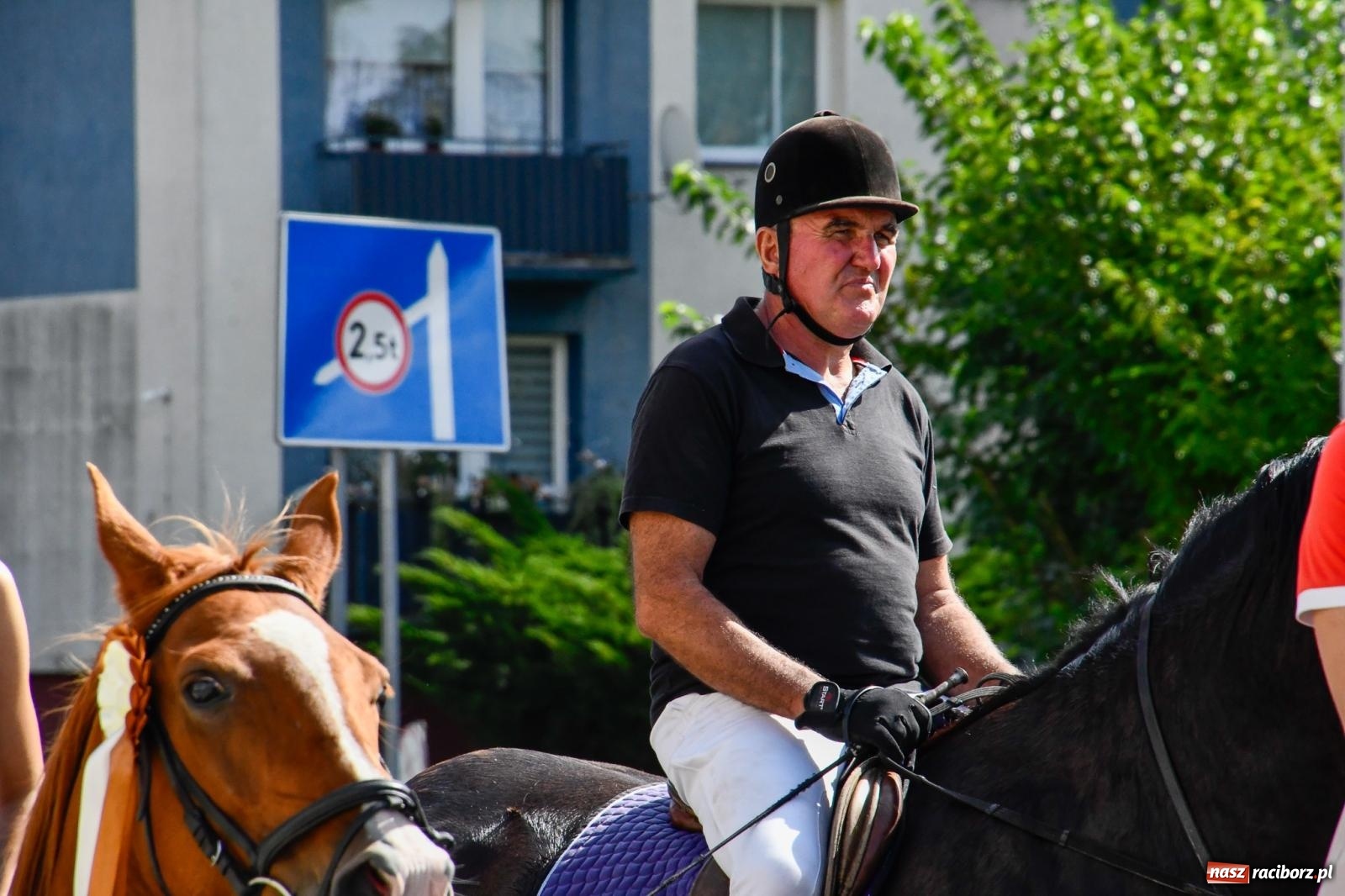 Zdjęcie w galerii na portalu naszraciborz.pl: Hubertus na Ostrogu. Konna parada przeszła ulicami Raciborza [FOTO i WIDEO] wiadomości z regionu