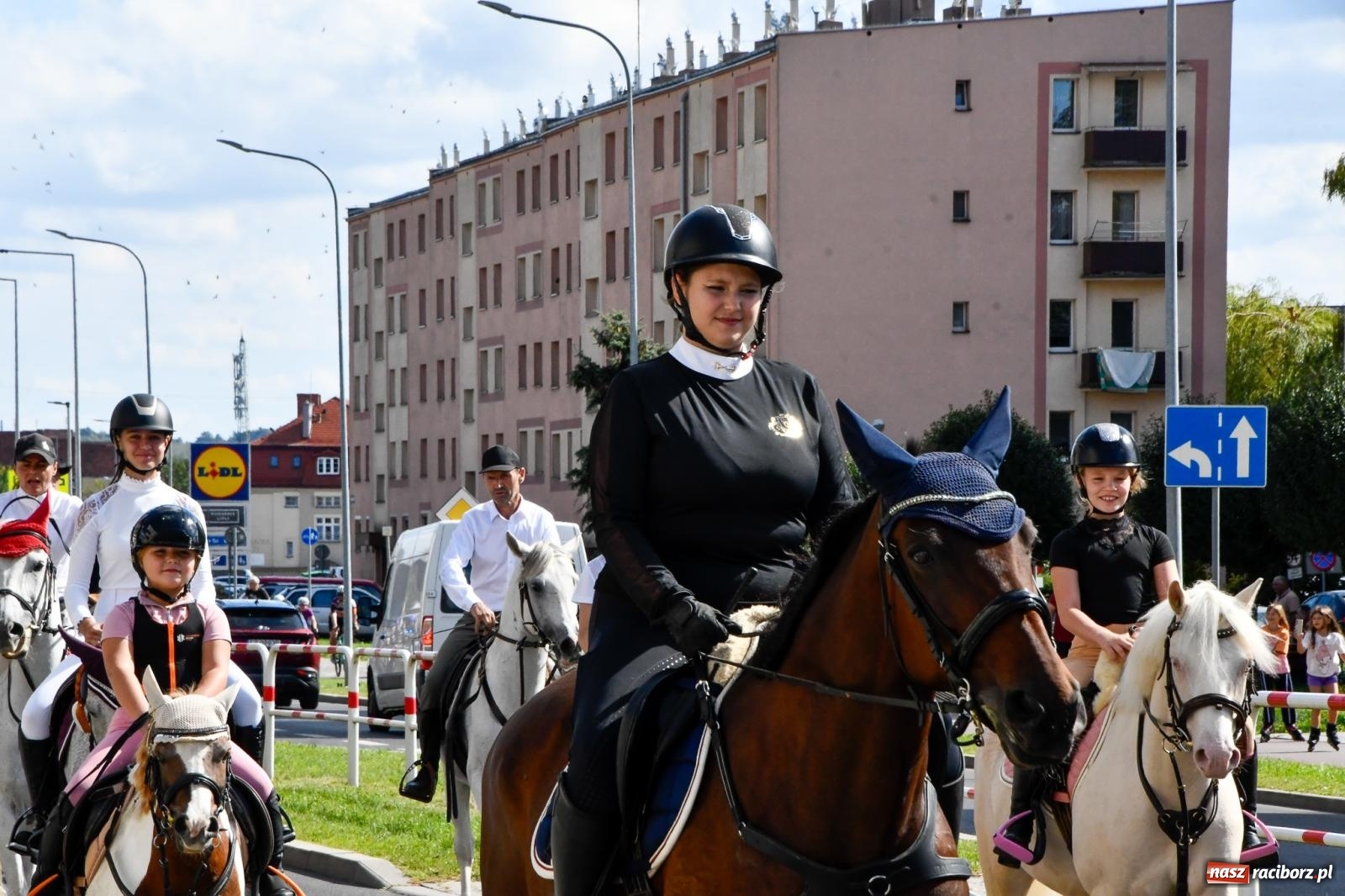 Zdjęcie w galerii na portalu naszraciborz.pl: Hubertus na Ostrogu. Konna parada przeszła ulicami Raciborza [FOTO i WIDEO] wiadomości z regionu