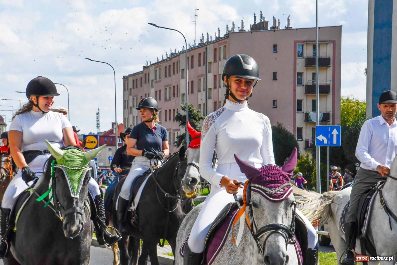 Zdjęcie w galerii na portalu naszraciborz.pl: Hubertus na Ostrogu. Konna parada przeszła ulicami Raciborza [FOTO i WIDEO] wiadomości z regionu