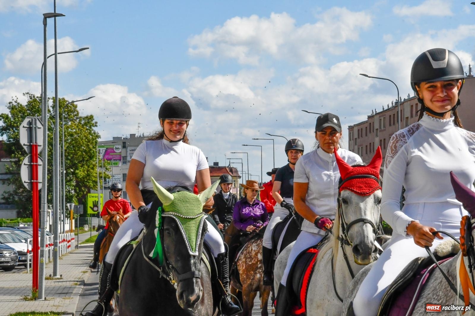 Zdjęcie w galerii na portalu naszraciborz.pl: Hubertus na Ostrogu. Konna parada przeszła ulicami Raciborza [FOTO i WIDEO] wiadomości z regionu