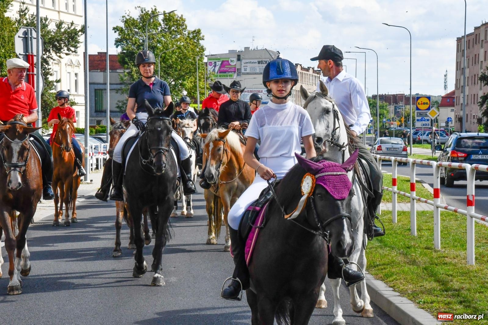 Zdjęcie w galerii na portalu naszraciborz.pl: Hubertus na Ostrogu. Konna parada przeszła ulicami Raciborza [FOTO i WIDEO] wiadomości z regionu