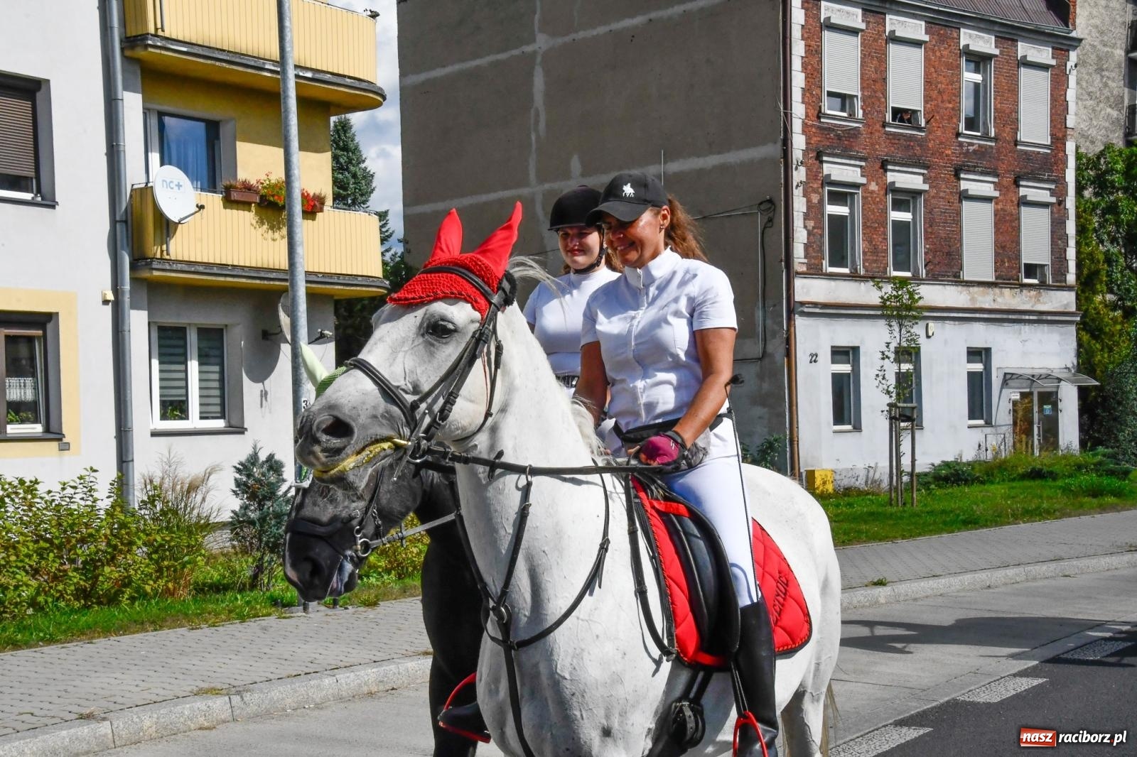 Zdjęcie w galerii na portalu naszraciborz.pl: Hubertus na Ostrogu. Konna parada przeszła ulicami Raciborza [FOTO i WIDEO] wiadomości z regionu