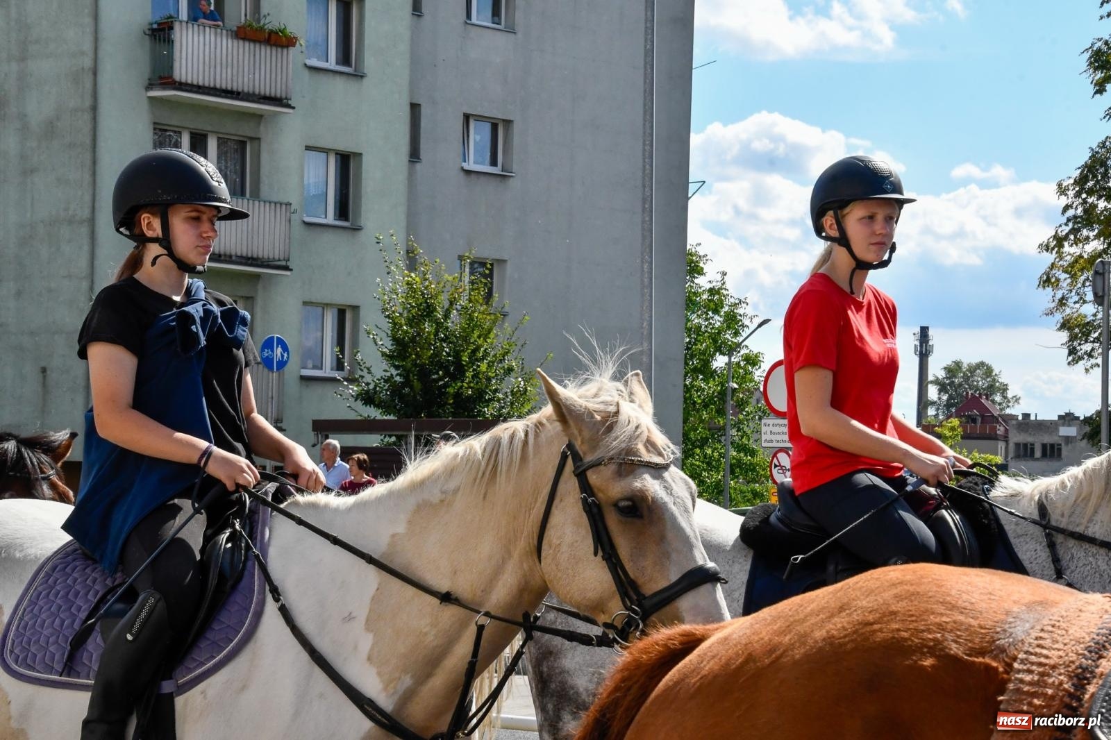 Zdjęcie w galerii na portalu naszraciborz.pl: Hubertus na Ostrogu. Konna parada przeszła ulicami Raciborza [FOTO i WIDEO] wiadomości z regionu
