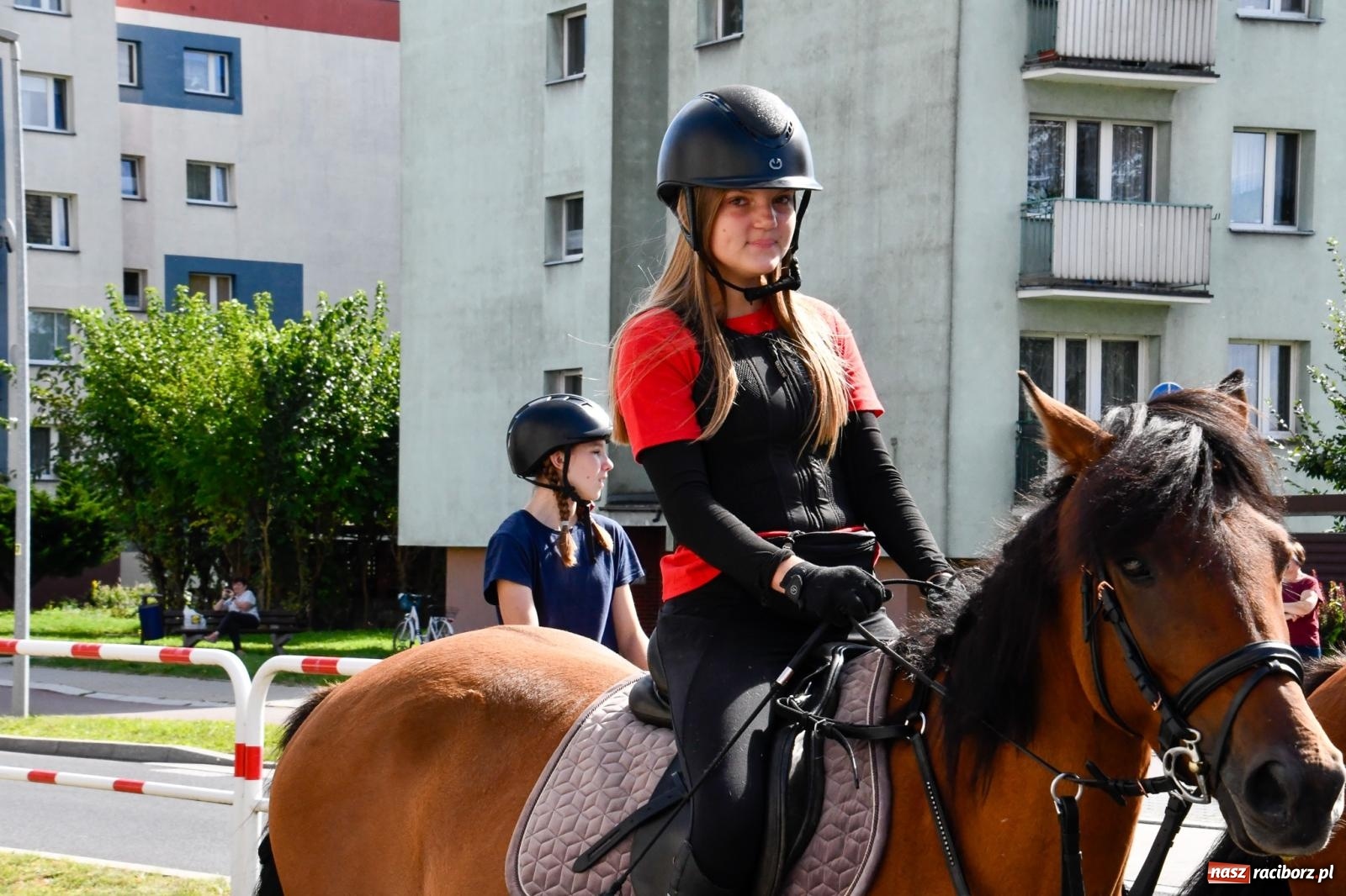 Zdjęcie w galerii na portalu naszraciborz.pl: Hubertus na Ostrogu. Konna parada przeszła ulicami Raciborza [FOTO i WIDEO] wiadomości z regionu