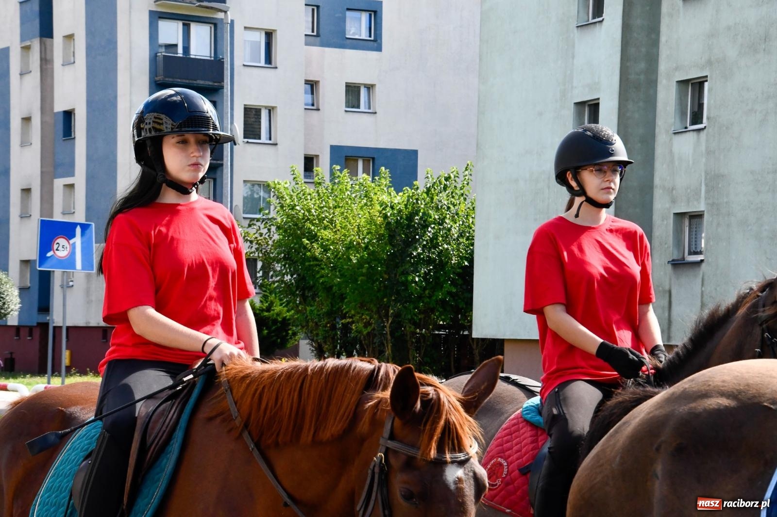 Zdjęcie w galerii na portalu naszraciborz.pl: Hubertus na Ostrogu. Konna parada przeszła ulicami Raciborza [FOTO i WIDEO] wiadomości z regionu