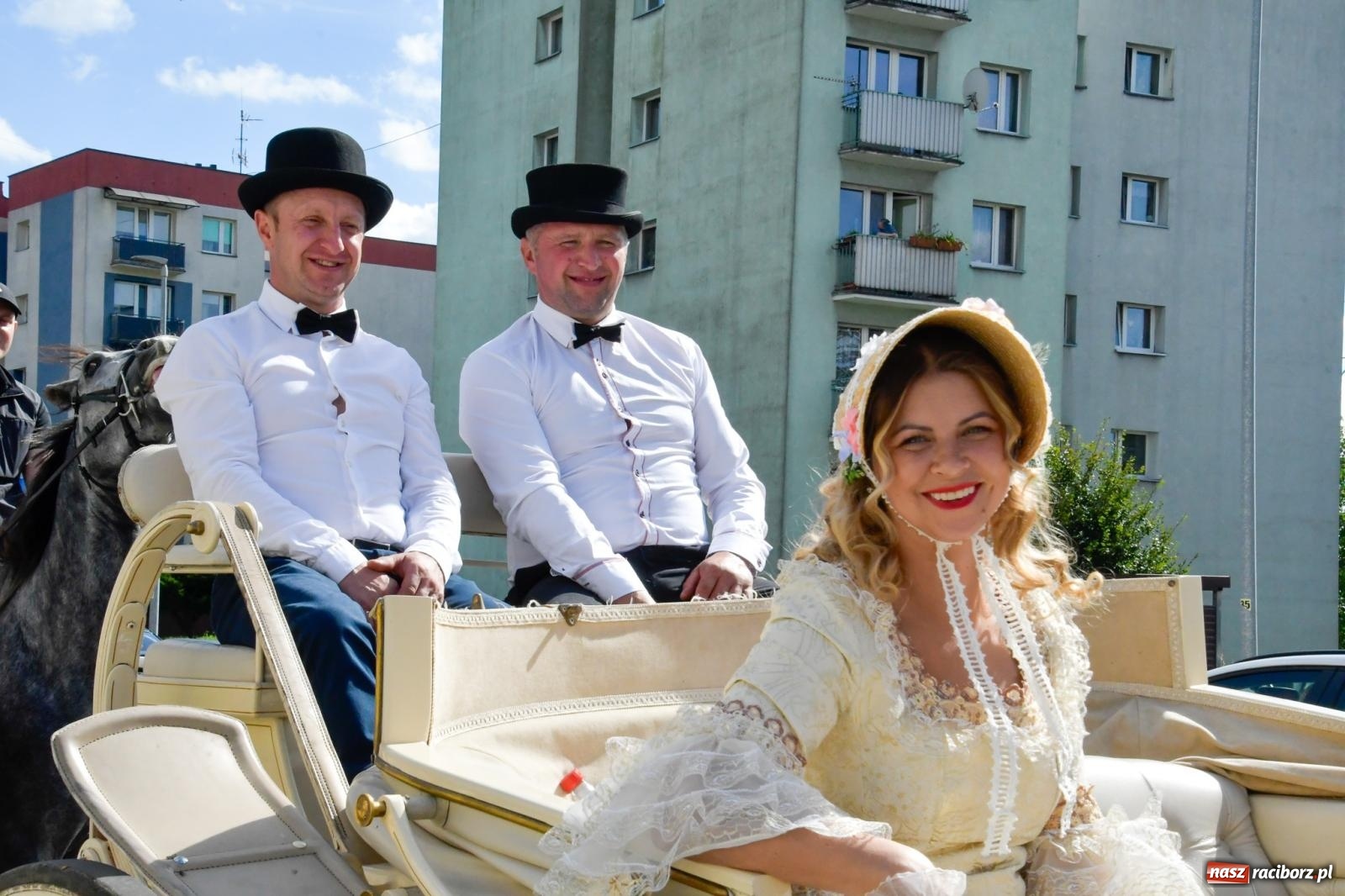 Zdjęcie w galerii na portalu naszraciborz.pl: Hubertus na Ostrogu. Konna parada przeszła ulicami Raciborza [FOTO i WIDEO] wiadomości z regionu
