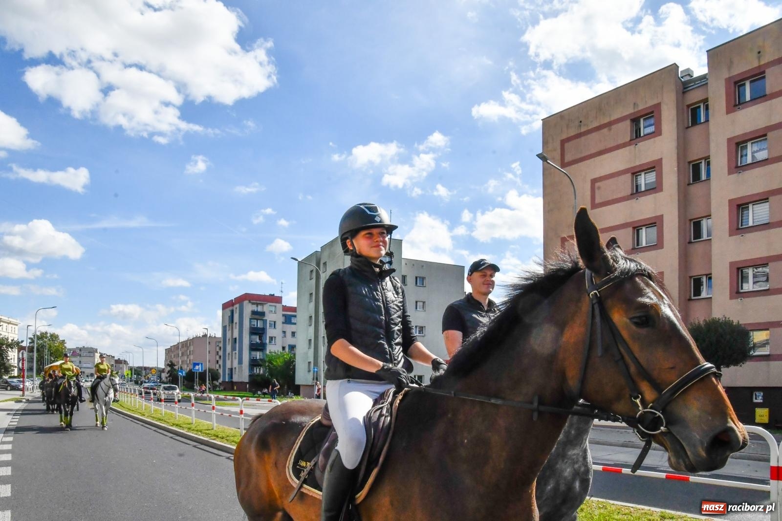 Zdjęcie w galerii na portalu naszraciborz.pl: Hubertus na Ostrogu. Konna parada przeszła ulicami Raciborza [FOTO i WIDEO] wiadomości z regionu
