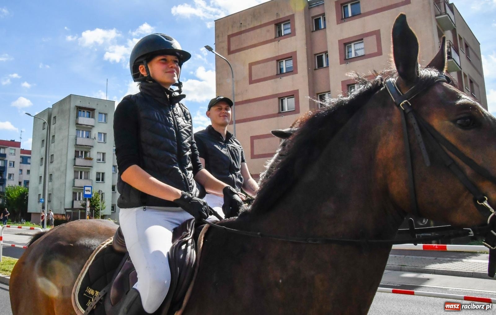 Zdjęcie w galerii na portalu naszraciborz.pl: Hubertus na Ostrogu. Konna parada przeszła ulicami Raciborza [FOTO i WIDEO] wiadomości z regionu