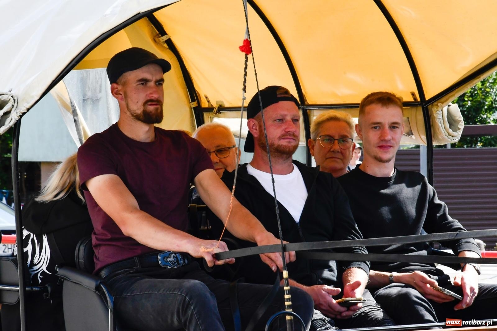 Zdjęcie w galerii na portalu naszraciborz.pl: Hubertus na Ostrogu. Konna parada przeszła ulicami Raciborza [FOTO i WIDEO] wiadomości z regionu