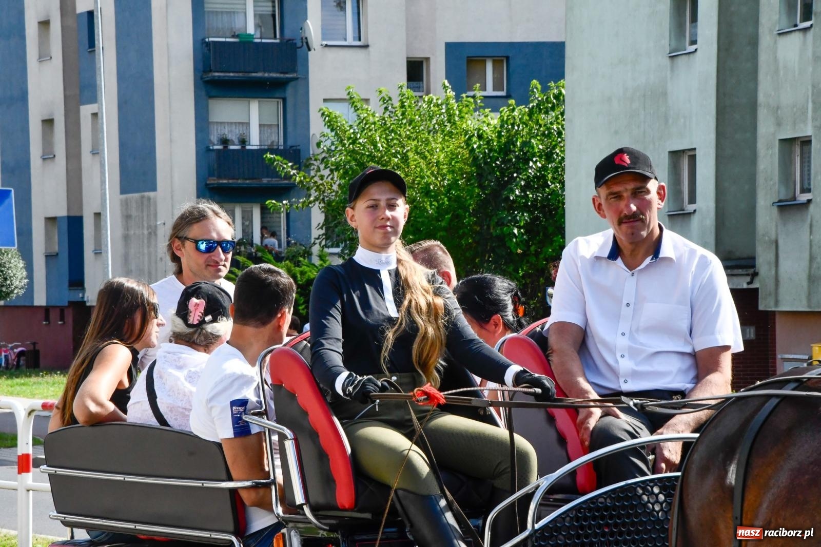 Zdjęcie w galerii na portalu naszraciborz.pl: Hubertus na Ostrogu. Konna parada przeszła ulicami Raciborza [FOTO i WIDEO] wiadomości z regionu