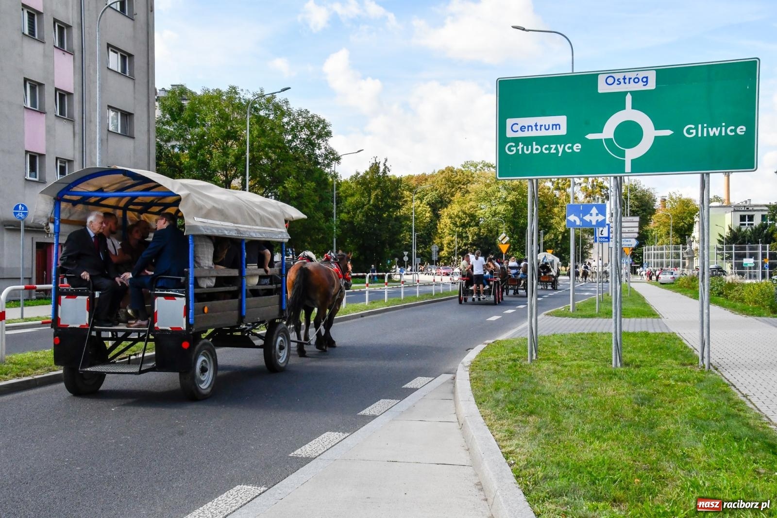 Zdjęcie w galerii na portalu naszraciborz.pl: Hubertus na Ostrogu. Konna parada przeszła ulicami Raciborza [FOTO i WIDEO] wiadomości z regionu