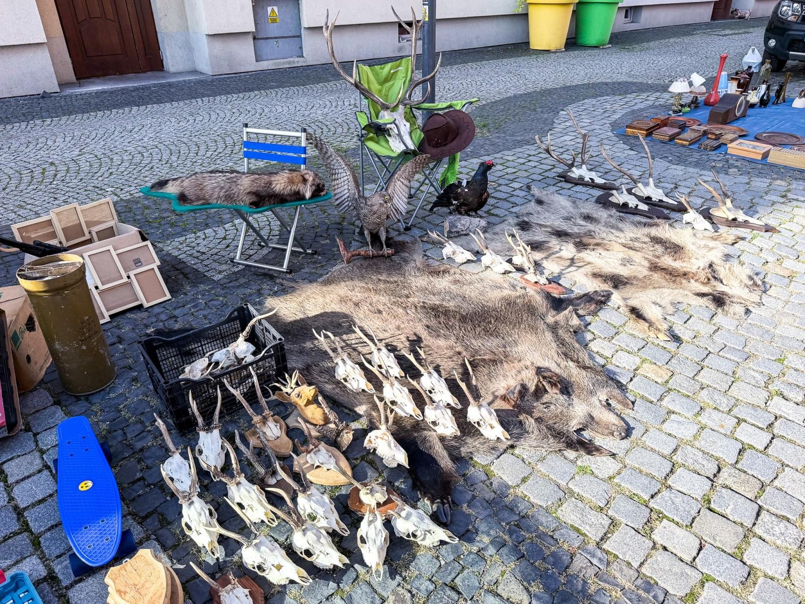 Zdjęcie w galerii na portalu naszraciborz.pl: Migawki z raciborskiego targu staroci. Pogoda dopisała, wystawcy nie bardzo wiadomości z regionu