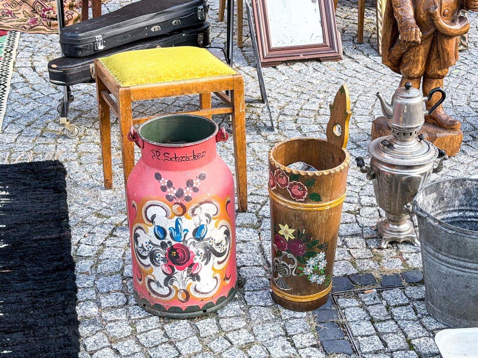 Zdjęcie w galerii na portalu naszraciborz.pl: Migawki z raciborskiego targu staroci. Pogoda dopisała, wystawcy nie bardzo wiadomości z regionu