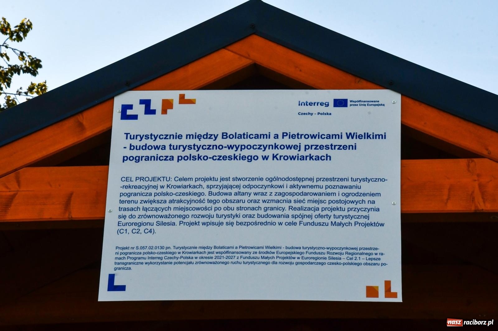 Zdjęcie w galerii na portalu naszraciborz.pl: Krowiarki z nową przestrzenią rekreacyjną. Powstał padok, plac dla psów i wiata wiadomości z regionu