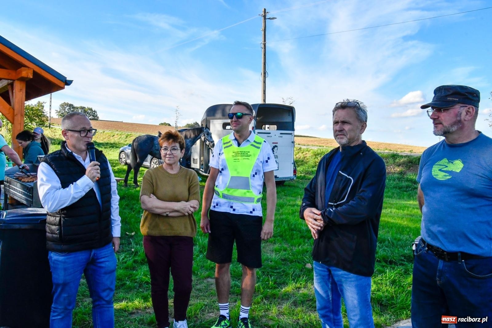 Zdjęcie w galerii na portalu naszraciborz.pl: Krowiarki z nową przestrzenią rekreacyjną. Powstał padok, plac dla psów i wiata wiadomości z regionu