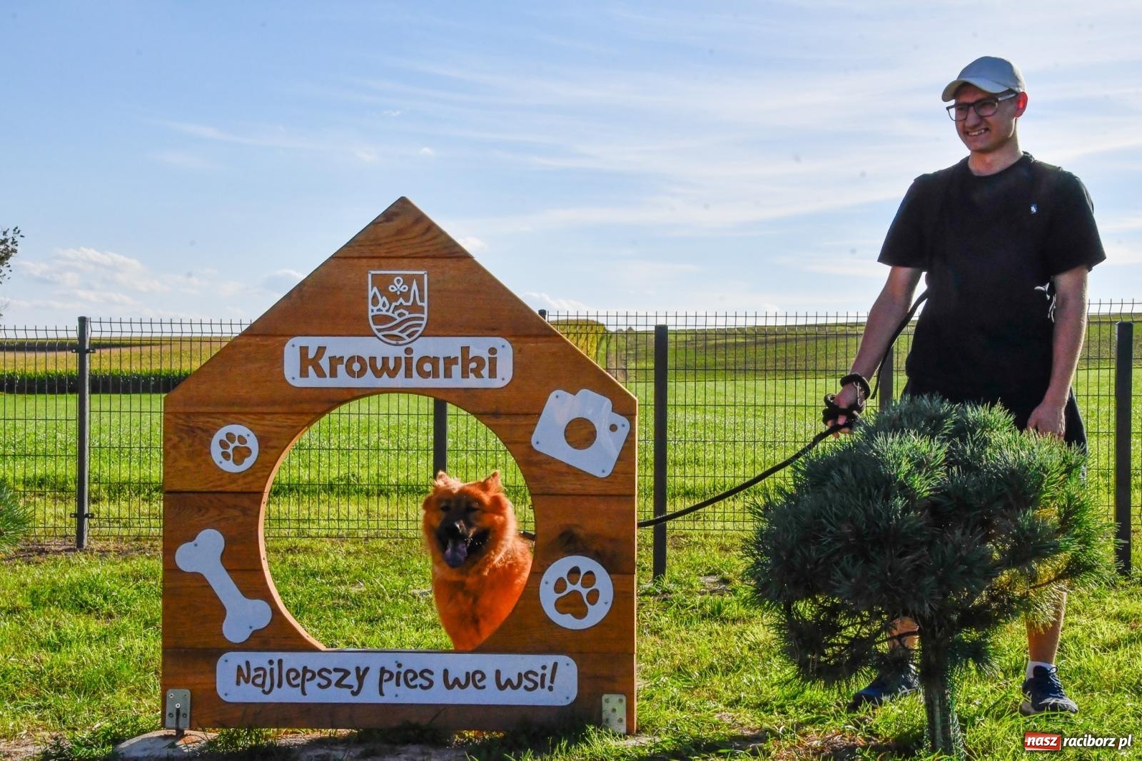 Zdjęcie w galerii na portalu naszraciborz.pl: Krowiarki z nową przestrzenią rekreacyjną. Powstał padok, plac dla psów i wiata wiadomości z regionu