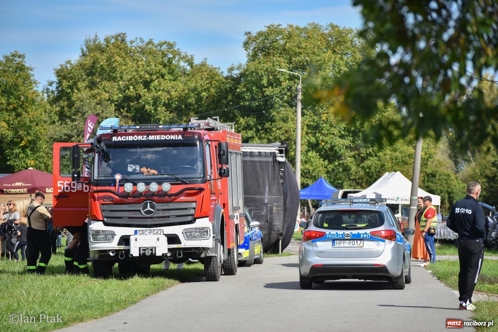 Zdjęcie w galerii na portalu naszraciborz.pl: Pogoń za lisem na Ostrogu. Tym razem kitę złapali Maria Szczyrba i Kacper Bizon wiadomości z regionu