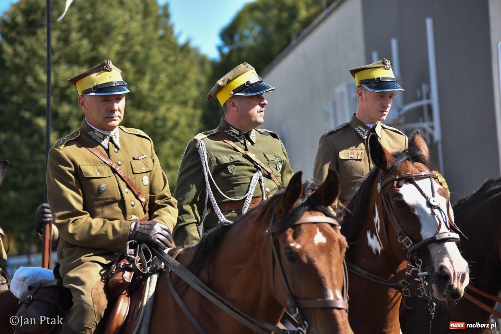 Zdjęcie w galerii na portalu naszraciborz.pl: Pogoń za lisem na Ostrogu. Tym razem kitę złapali Maria Szczyrba i Kacper Bizon wiadomości z regionu