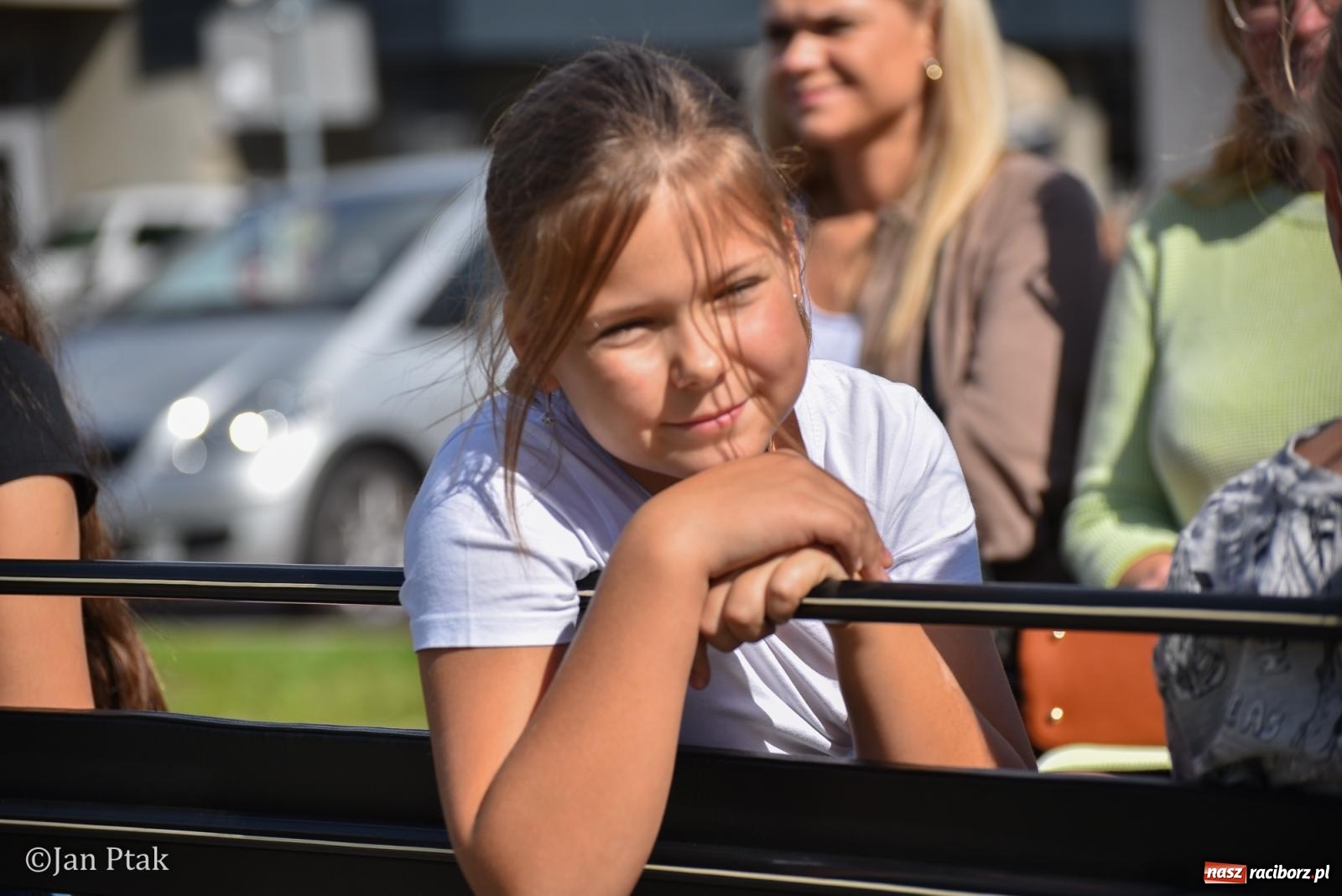 Zdjęcie w galerii na portalu naszraciborz.pl: Pogoń za lisem na Ostrogu. Tym razem kitę złapali Maria Szczyrba i Kacper Bizon wiadomości z regionu