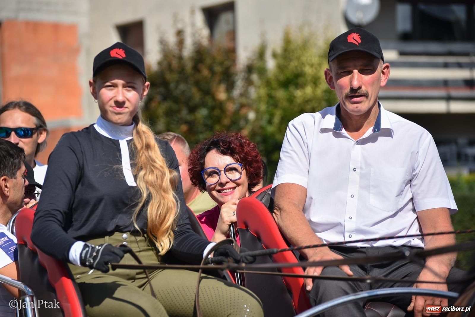 Zdjęcie w galerii na portalu naszraciborz.pl: Pogoń za lisem na Ostrogu. Tym razem kitę złapali Maria Szczyrba i Kacper Bizon wiadomości z regionu