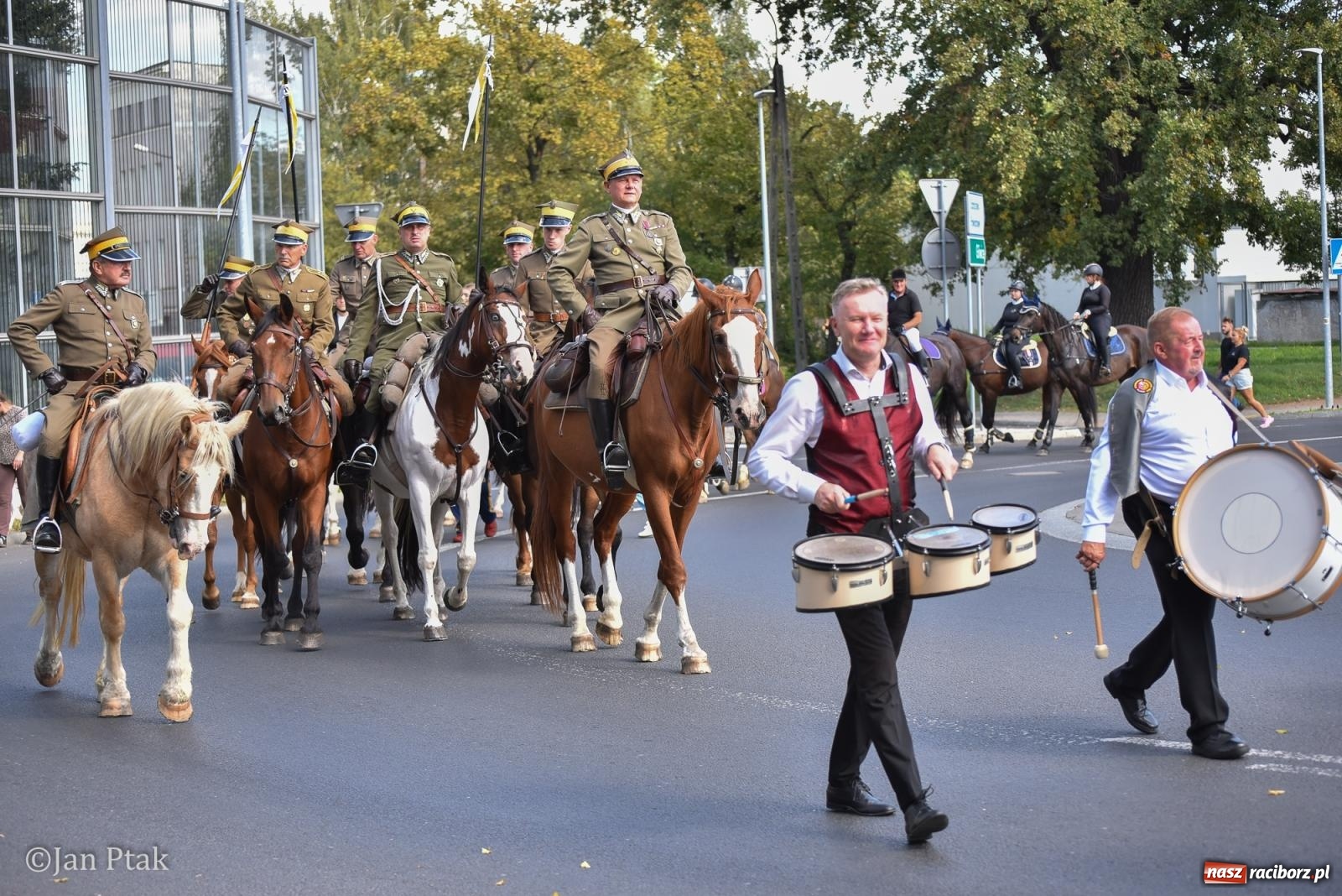 Zdjęcie w galerii na portalu naszraciborz.pl: Pogoń za lisem na Ostrogu. Tym razem kitę złapali Maria Szczyrba i Kacper Bizon wiadomości z regionu