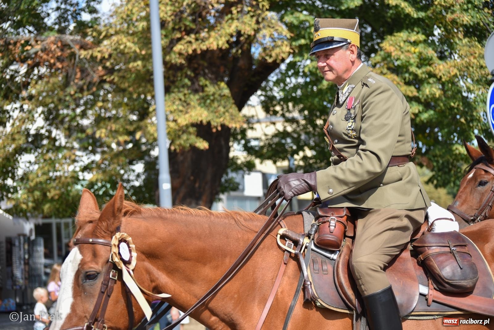 Zdjęcie w galerii na portalu naszraciborz.pl: Pogoń za lisem na Ostrogu. Tym razem kitę złapali Maria Szczyrba i Kacper Bizon wiadomości z regionu