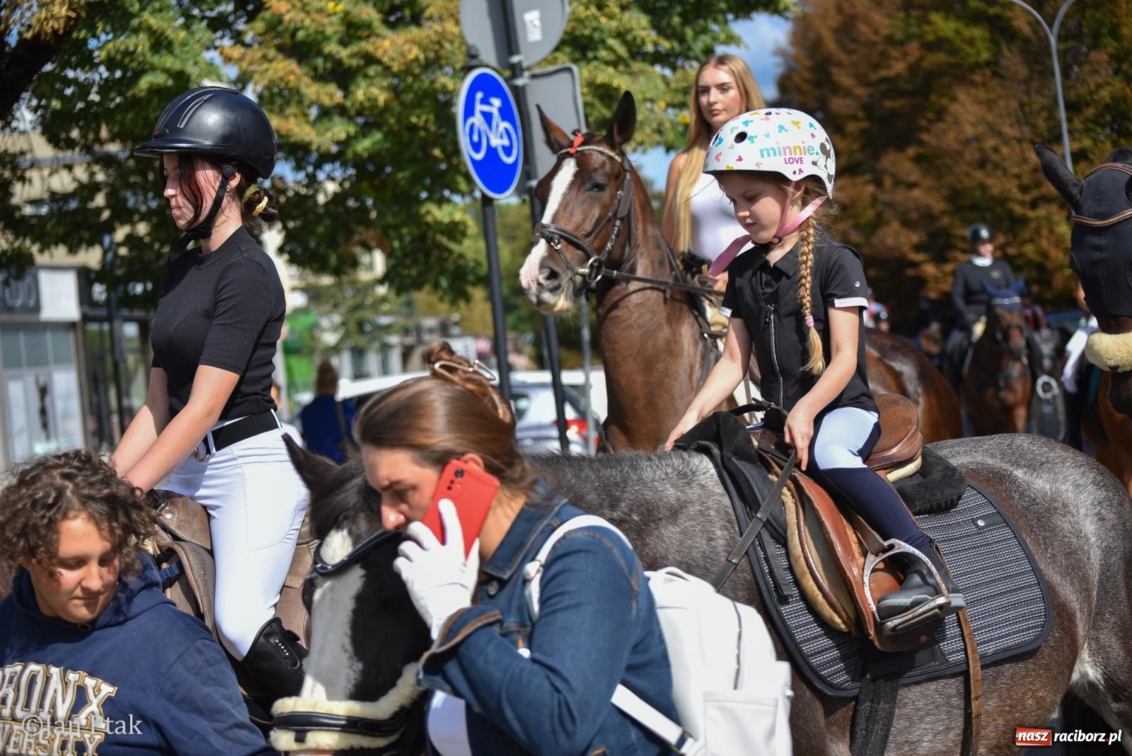 Zdjęcie w galerii na portalu naszraciborz.pl: Pogoń za lisem na Ostrogu. Tym razem kitę złapali Maria Szczyrba i Kacper Bizon wiadomości z regionu
