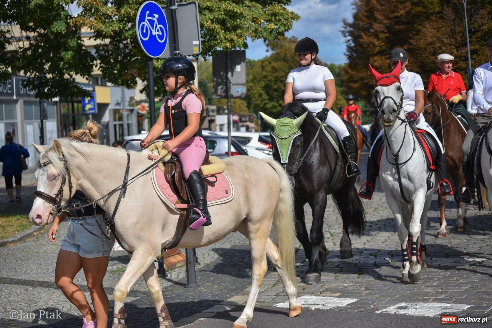 Zdjęcie w galerii na portalu naszraciborz.pl: Pogoń za lisem na Ostrogu. Tym razem kitę złapali Maria Szczyrba i Kacper Bizon wiadomości z regionu