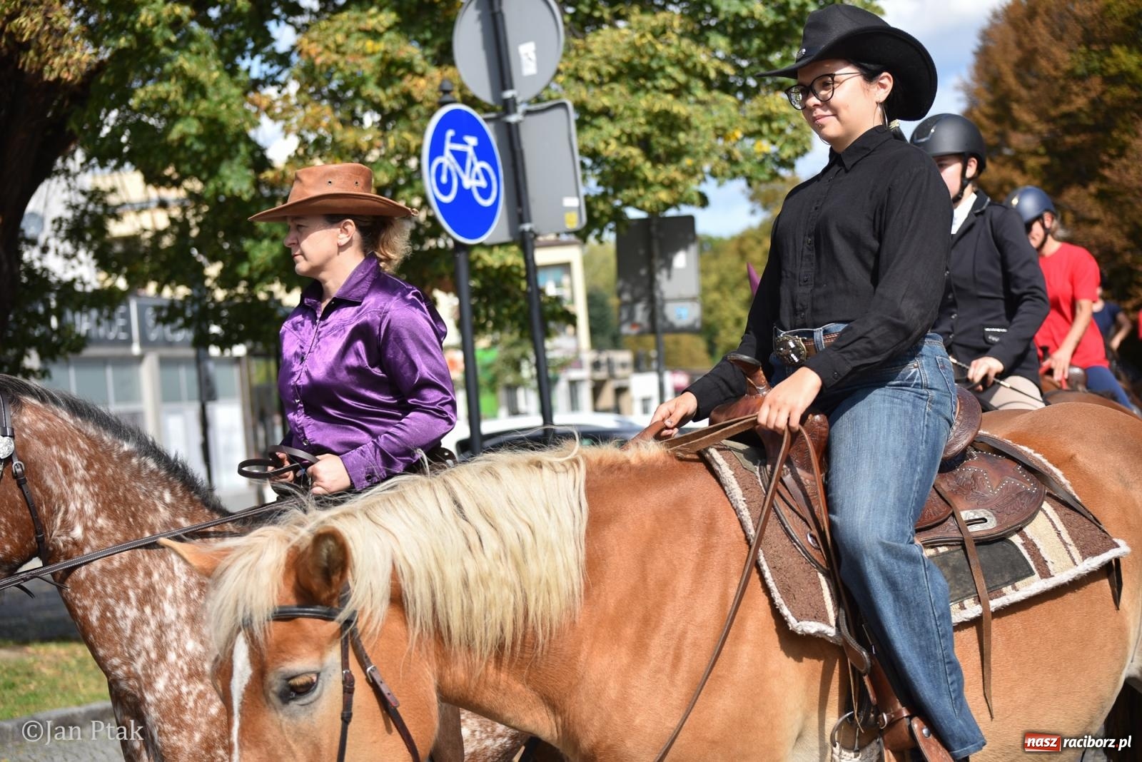 Zdjęcie w galerii na portalu naszraciborz.pl: Pogoń za lisem na Ostrogu. Tym razem kitę złapali Maria Szczyrba i Kacper Bizon wiadomości z regionu