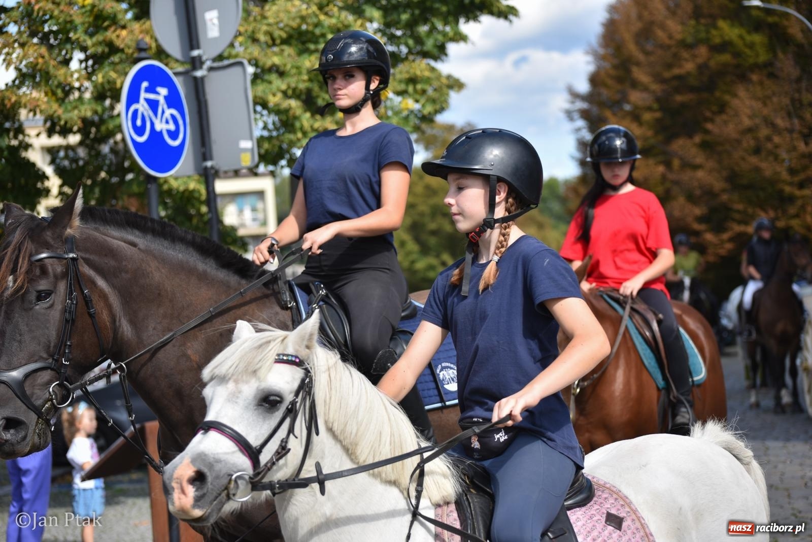 Zdjęcie w galerii na portalu naszraciborz.pl: Pogoń za lisem na Ostrogu. Tym razem kitę złapali Maria Szczyrba i Kacper Bizon wiadomości z regionu