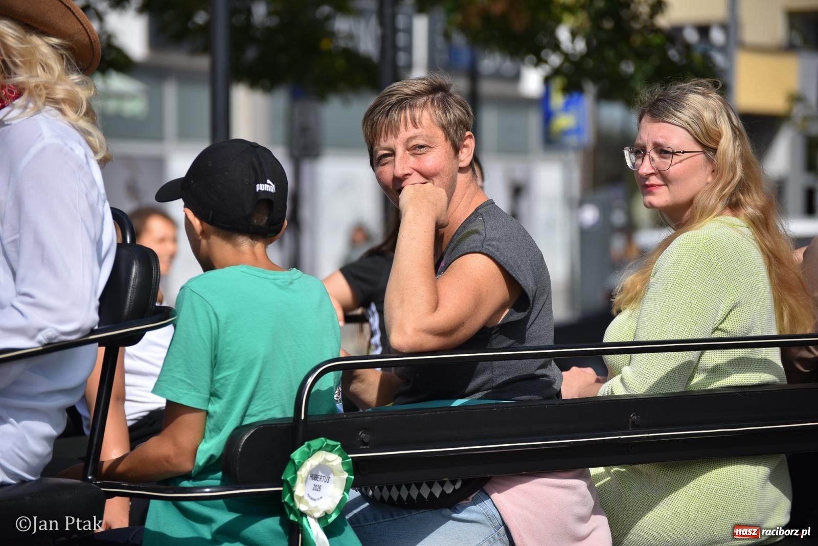 Zdjęcie w galerii na portalu naszraciborz.pl: Pogoń za lisem na Ostrogu. Tym razem kitę złapali Maria Szczyrba i Kacper Bizon wiadomości z regionu