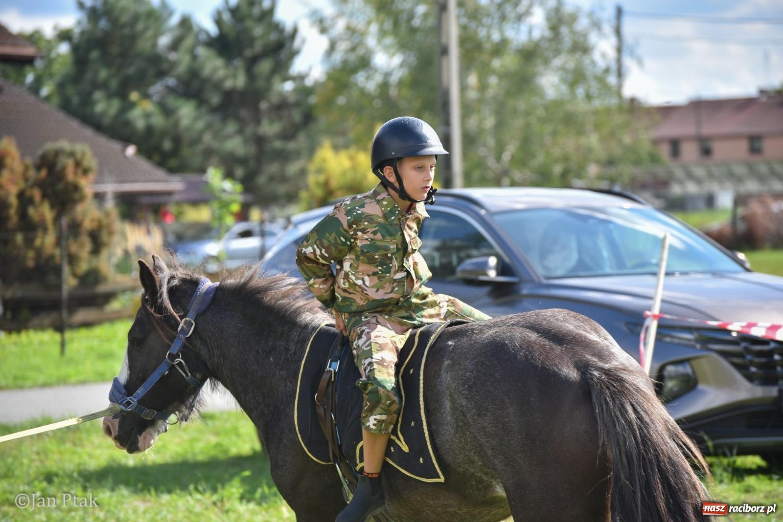 Zdjęcie w galerii na portalu naszraciborz.pl: Pogoń za lisem na Ostrogu. Tym razem kitę złapali Maria Szczyrba i Kacper Bizon wiadomości z regionu